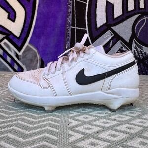 Nike White Black Men’s Athletic Cleats